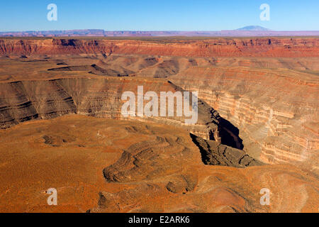 Stati Uniti, Utah, Bluff area, Muley Point, vicino Mexican Hat, punto di vista sul bordo di Cedar Mesa affacciato sul profondo canyon Foto Stock