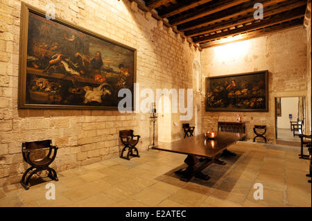 Isole Baleari Spagna, Mallorca, Palma, Royal Palace di Almudaina, tavolo e sedie in una sala del Palais Royal Foto Stock