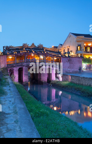 Ponte giapponese al tramonto, Hoi An (Patrimonio Mondiale dell'UNESCO), Quang prosciutto, Vietnam Foto Stock