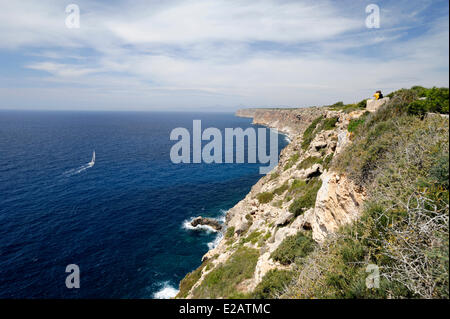 Isole Baleari Spagna, Mallorca, Cap Blanc, pareti rocciose a picco sul mare Foto Stock