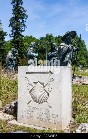 Francia, Charente Maritime, Pons, pellegrino statue stele e sul modo di Saint James, classificato come patrimonio mondiale dall' UNESCO Foto Stock