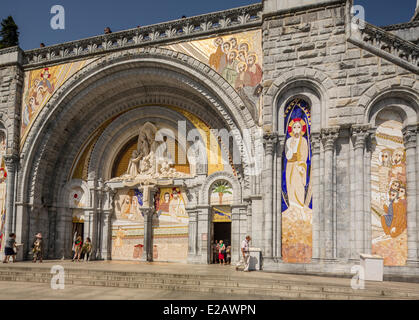 Francia, Hautes Pirenei, Lourdes, Basilica Notre Dame de Lourdes Foto Stock