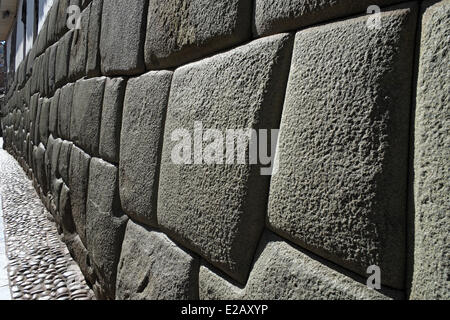 Il Perù, Provincia di Cuzco, Cuzco, elencato come patrimonio mondiale dall UNESCO, Hathunrumiyoq Street, Las Piedras de los 12 angulos (l' Foto Stock