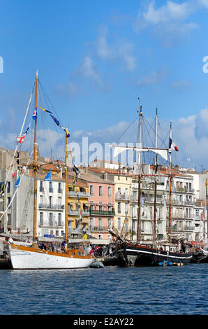 Francia, Herault, Sete, Canal Royal, Quai du General Durand, le tradizioni marittime Festival, raduno di Tall navi ormeggiate con Foto Stock