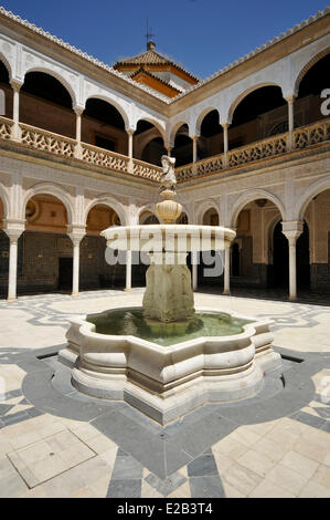 Spagna, Andalusia Siviglia, Casa de Pilatos, Pilato's house, il palazzo in stile Mudejar, gotico e rinascimento, fontana nel patio Foto Stock