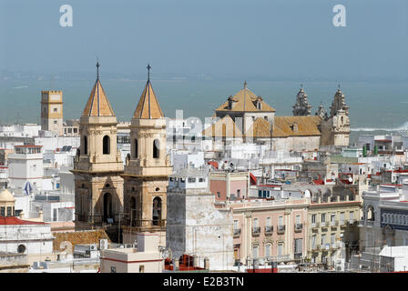Spagna, Andalusia Costa de la Luz, Cadice, la vista della città dalla Torre Tavira, Iglesia del Carmen, Baia di Cadice nel Foto Stock