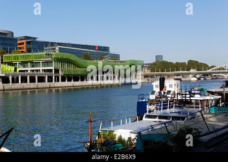 Francia, Parigi, Quai d'Austerlitz, Cite de la Mode et du Design (la moda e il design in città), edifici industriali del generale Foto Stock