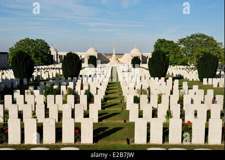 Francia, Pas de Calais, Loos en Gohelle, Dud angolo Cimitero Militare, allineamento di tombe Foto Stock