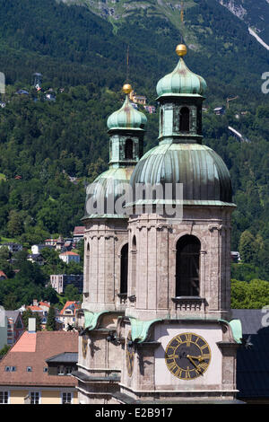 Austria, Tirolo, Innsbruck, le due torri della cattedrale Saint-Jacques (Dom Sankt Jakob) Foto Stock