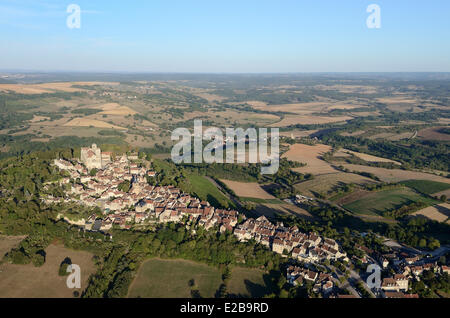 Francia, Yonne, Parc Naturel Regional du Morvan (Parco Naturale Regionale del Morvan), Vezelay, etichettati Les Plus Beaux Villages de France (i più bei villaggi di Francia), Vezelay la chiesa e la collina elencati come patrimonio mondiale dall' UNESCO (vista aerea) Foto Stock