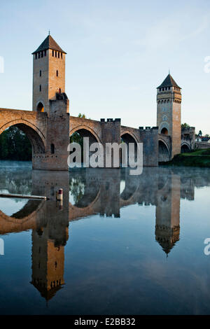Francia, Lot, Bas Quercy, Cahors, trecentesco ponte Valentre Foto Stock