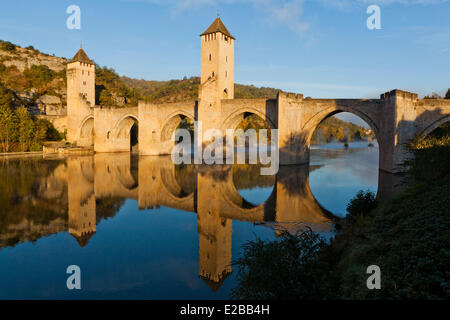 Francia, Lot, Bas Quercy, Cahors, trecentesco ponte Valentre Foto Stock