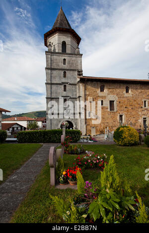 Francia, Pirenei Atlantiques, Ainhoa, etichettati i più bei villaggi di Francia, la cattedrale di Notre Dame de l'Assomption Chiesa Foto Stock