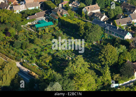 Francia, Eure, Giverny, casa di Monet e giardino (vista aerea) Foto Stock