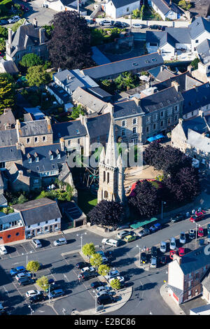 Francia, Cotes d'Armor, Paimpol, torre campanaria La Vielle Tour (vista aerea) Foto Stock