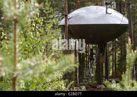 La Svezia, la Lapponia Norrbotten County, Harads, Treehotel, UFO hut Foto Stock