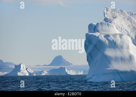 La Groenlandia, Baia di Melville, Red Head dintorni, iceberg e tappo di ghiaccio Foto Stock