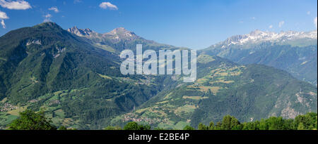 Francia, Savoie, massiccio della Vanoise, Valli di Aigueblanche, Valmorel, Combelouviere, catena di Lauziere, vista del Grand Pic de La Lauziere (2829m) e le Cheval Noir (2832m) Foto Stock