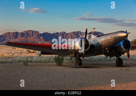 La Namibia, Regione di Hardap, Namib Naukluft National Park, Namib Desert, vicino al Sossusvlei, Sesriem, aerodrome, Beechcraft BNS-5 Foto Stock