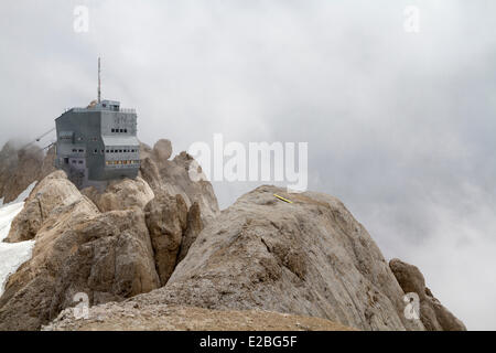 L'Italia, Veneto, provincia di Belluno, Dolomiti, UNESCO, Marmolada rifugio di montagna e stazione di cavo di Punta Rocca (3264 m) Foto Stock