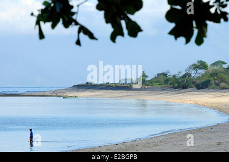 Indonesia, Sumbawa, Pantai Lakey, la spiaggia è famosa per la sua surf breaks Foto Stock