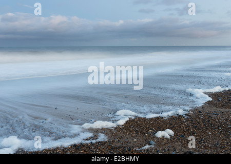 Una vista della spiaggia e del Mare del Nord a Winterton sul mare, Norfolk, Inghilterra Foto Stock