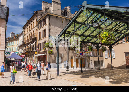 Francia, Lozère, Gevaudan, Valle del Lot, Mende, la zona pedonale e il mercato coperto Foto Stock