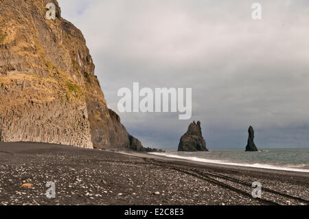 L'Islanda, regione Sudurland, Costa Atlantica intorno a VIK, Dyrholaey, rocce Reynisfjorg / / Foto Stock