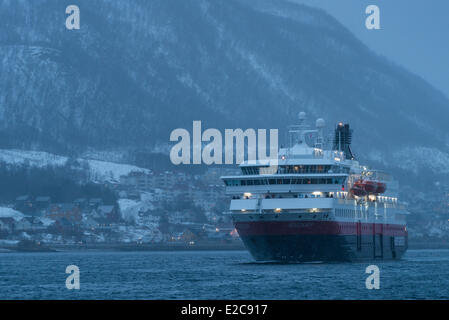 Norvegia, Troms, Tromso, la nave MS Nordkapp in arrivo nel porto di Tromso Foto Stock