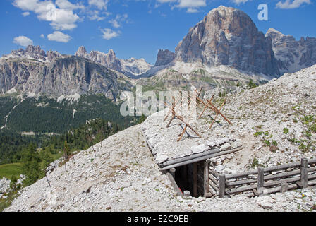 L'Italia, Trentino Alto Adige, Dolomiti massiccio elencati come patrimonio mondiale dall'UNESCO, la Grande Guerra Open Air Museum presso le Cinque Torri vicino a Cortina d'Ampezzo Foto Stock