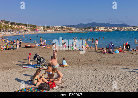 Francia, Var, Bandol, Six Fours Les Plages, fregata beach Foto Stock