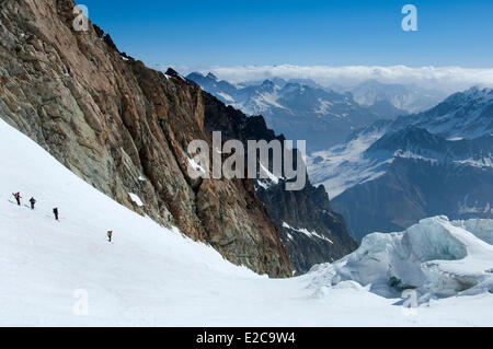 Francia, Hautes Alpes, Tour de la Meije, discesa verso le Pied du Col e il Parc National des Ecrins, La Grave attraverso il ghiacciaio de l'Homme Foto Stock