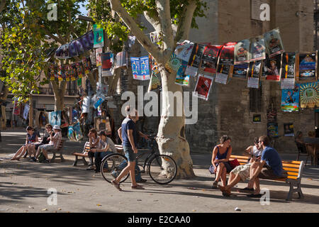 Francia, Vaucluse, Avignone, Avignon Festival 2012, poster mostra sulle pareti della città Foto Stock