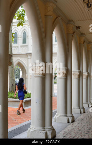 Singapore, CHIJMES è un ex convento gotico fondato nel 1854 (Convento di Santo Bambino Gesù) ora convertiti in ristoranti, bar e negozi Foto Stock