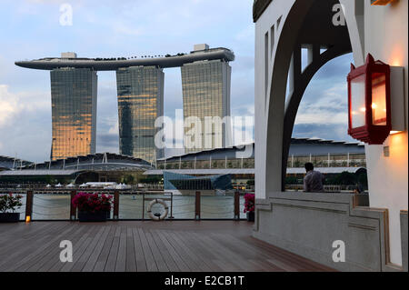 Singapore, Marina Bay, l'hotel Marina Bay Sands inaugurato nel 2010 dall'architetto Moshe Safdie Foto Stock