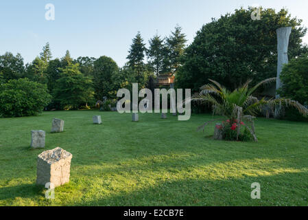 Francia, Cotes d'Armor, Plehedel, il sito insolito hosting di capanne di pietra da giardino Foto Stock
