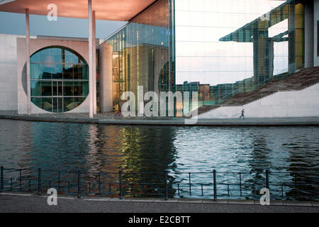 Germania, Berlino, Paul Lobe edificio e Marie Elisabeth Luders Haus dall architetto Stephan Braunfels sul fiume Spree banche, edifici nel nuovo complesso parlamentare Foto Stock