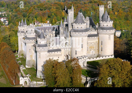 Francia, Oise, Pierrefonds, il castello (vista aerea) Foto Stock