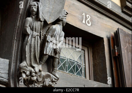 Francia, Sarthe, Le Mans,Cite Plantagenet (Città Vecchia), dettaglio delle porte della Maison des Deux Amis del XIV e XV secolo Foto Stock