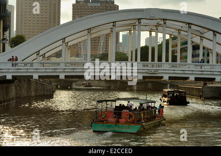 Singapore, Elgin Bridge (1929) è il primo ponte sul Fiume Singapore, collegando il distretto centrale degli affari al resto della città Foto Stock