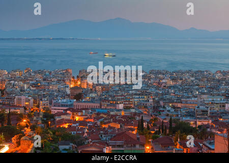 La Grecia e la Macedonia, Salonicco, panorama sulla città e sul Golfo Termaico dalla città alta, monte Olimpo in background Foto Stock