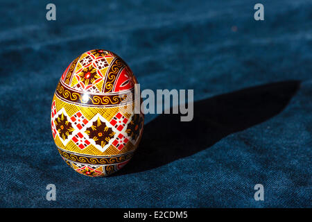 La Romania, Bukovina Regione, Moldovita, dipinto di uovo di Pasqua Foto Stock