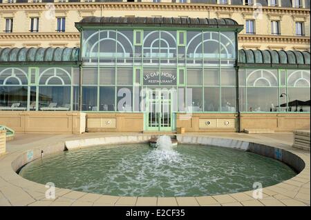 Francia, Ille et Vilaine, Costa Smeralda, Saint Malo, ristorante Le Cap Horn, il centro termale del Grand Hotel des Thermes Foto Stock