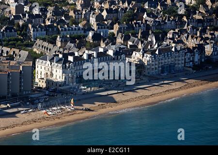 Francia, Ille et Vilaine, Cote d'Emeraude (Costa Smeralda), Saint Malo, Grande Plage, Les Thermes Marins de Saint Malo, Grand Hôtel des Thermes (vista aerea) Foto Stock