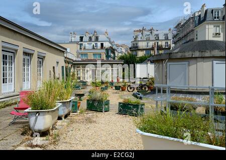 Francia, Parigi, Cite Veron a 94 Boulevard de Clichy, appartamento di Jacques Prevert sinistra e Boris Vian nel centro, sulla terrazza sul tetto del Moulin Rouge Foto Stock