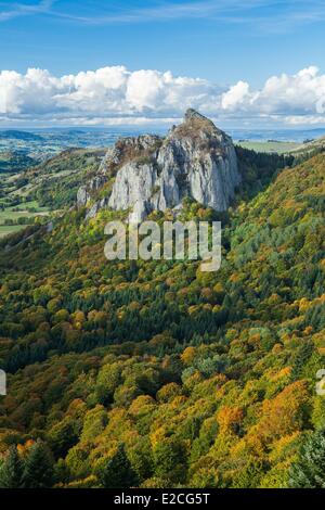 Francia, Puy de Dome, vulcani di Auvergne parco naturale regionale, Mont Dore, Col de Guery, Roche Tuiliere e Roche Sanadoire Foto Stock