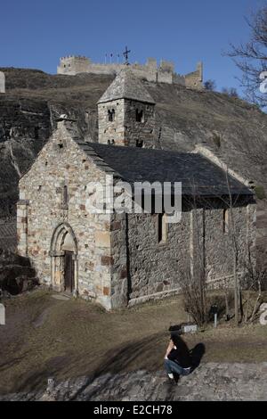 La Svizzera nel canton Vallese, Sion, Tourbillon castello sulla sommità di una collina Foto Stock