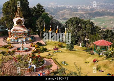 Il Nepal, Valle di Kathmandu, classificato come patrimonio mondiale dall' UNESCO, Kathmandu, Monastero di Kopan, giardino Foto Stock