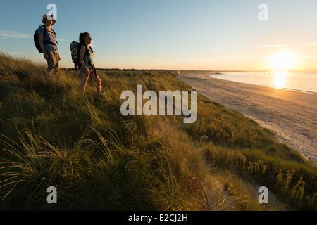 Francia, Finisterre, Treflez, trekking lungo le dune di Keremma Foto Stock