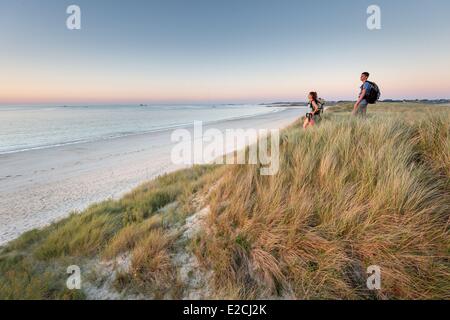 Francia, Finisterre, Treflez, trekking lungo le dune di Keremma Foto Stock